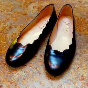 FS/NY scalloped edged ballet flats.